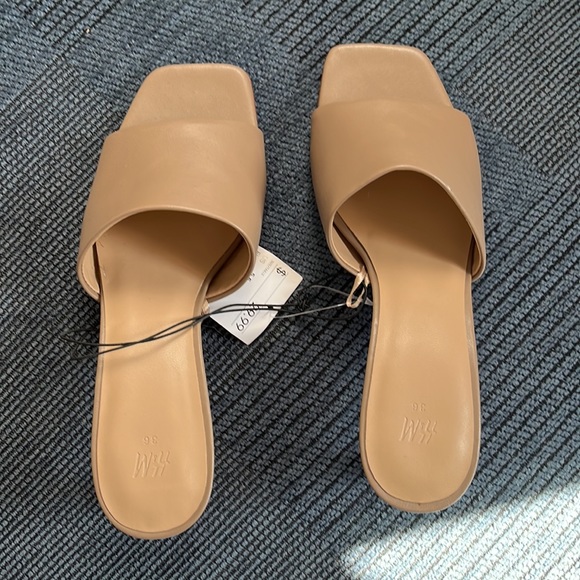 Beige Sandals with Kitten Heel - Picture 2 of 3
